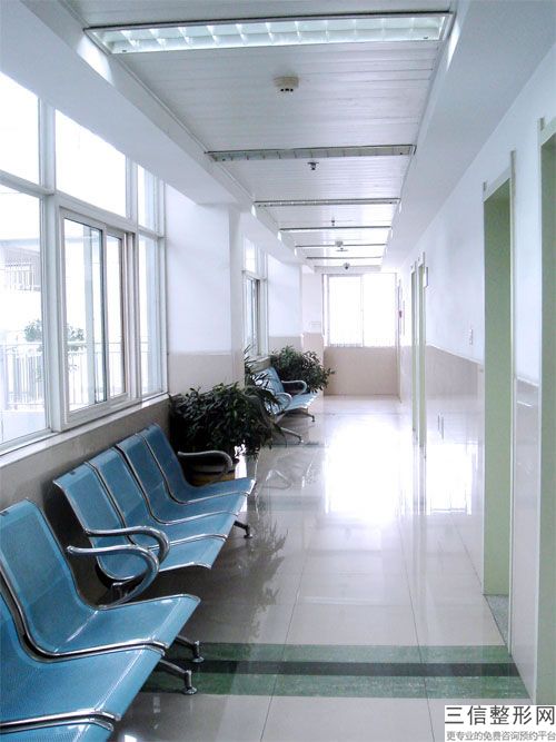 2022江西省腫瘤醫(yī)院整形科報(bào)價(jià)表公布分享：廖劍鋒、胡崇萌醫(yī)生簡(jiǎn)歷及擅長(zhǎng)！